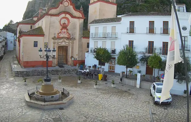 In Zahara de la Sierra in Andalusië was het vanochtend, na eerdere regen. even droog - Webcam