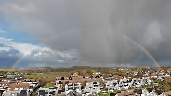 Winterse bui met regenboog boven Hellevoetsluis - Simone Genna