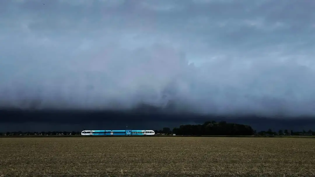 Een indrukwekkende shelfcloud nadert Roodeschool - Jannes Wiersema