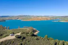 Het stuwmeer bij Ardales in Andalusië dat flink aan het stijgen is - Kent Wanmg