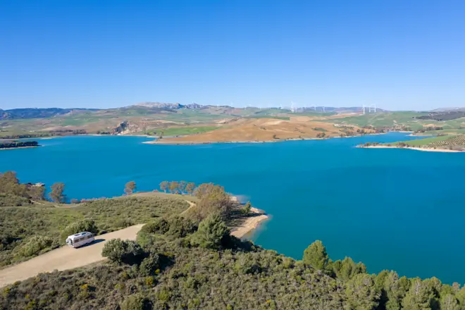 Het stuwmeer bij Ardales in Andalusië dat flink aan het stijgen is - Kent Wanmg