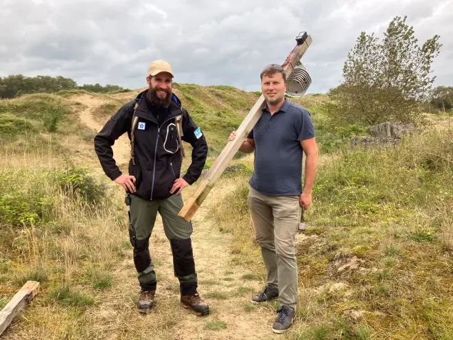 Karel Holvoet met een boswachter in Frankrijk - Pieter Bliek