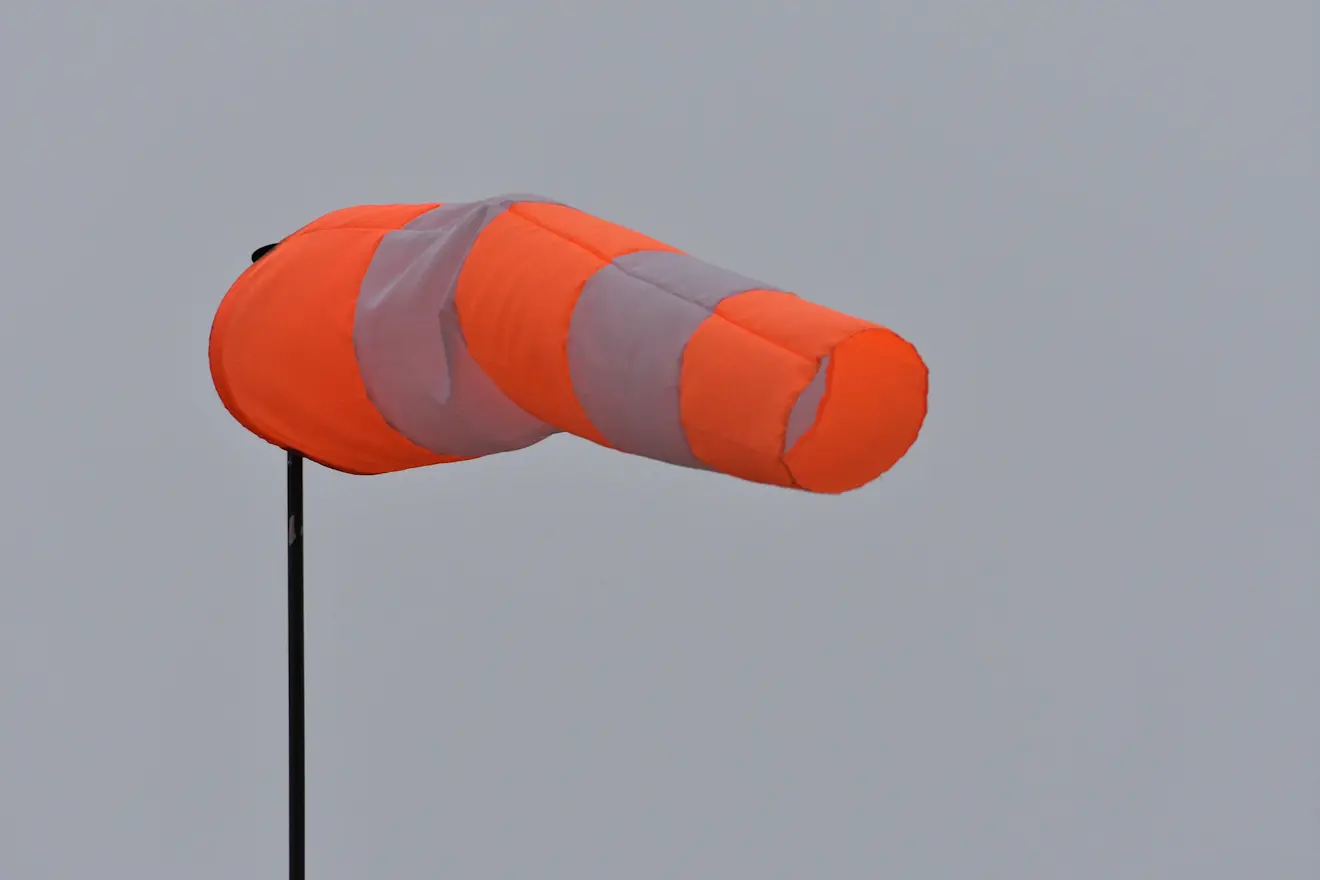 Een grijze lucht en een stevige wind, er kan de komende dagen flink wat regen vallen - Cynthia van Leusden