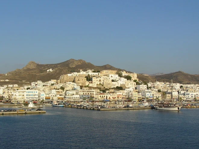 Het Griekse eiland Naxos is één van de eilanden die in toenemende mate met watertekorten te kampen heeft - Wikipedia 