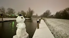 In Nederland was de sneeuwval net voldoende om een mooie sneeuwpop te bouwen, in de VS wordt van het noodweer daar enorme overlast verwacht - Jolanda Bakker