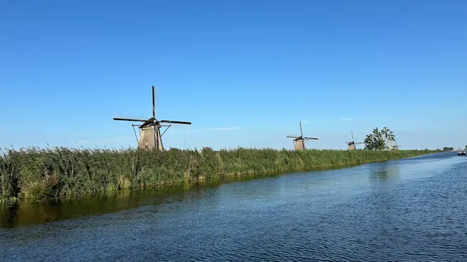 Blauwe lucht boven de molens - Jolanda Bakker