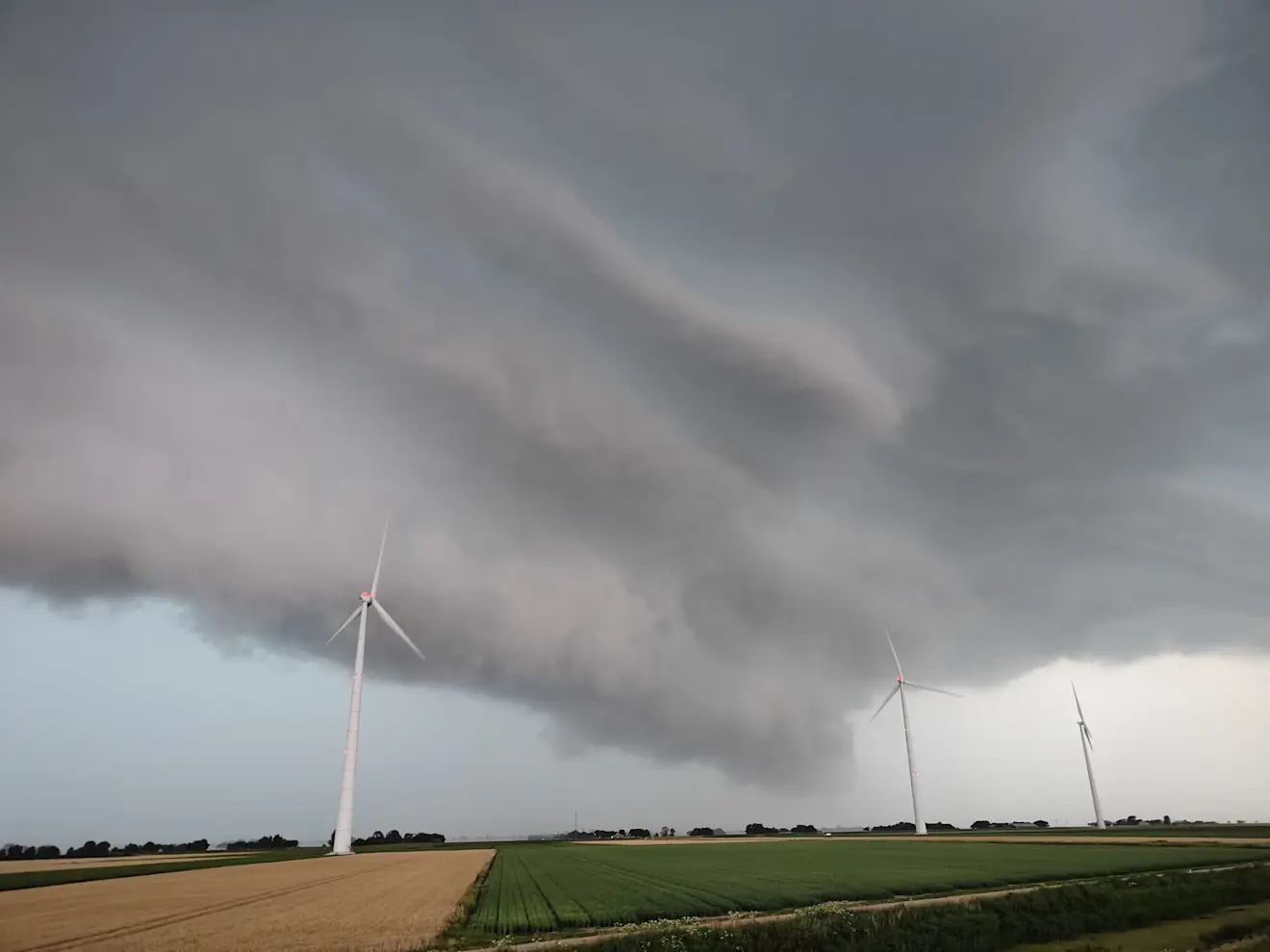 Onweer nadert de omgeving van Delfzijl - Leon Molema