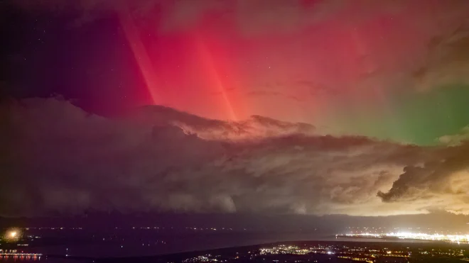 Prachtig noorderlicht, gezien vanaf de Rotterdamse haven - Simone Genna