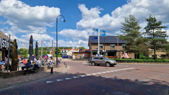 Garderen in de zon - Reinout van den Born.