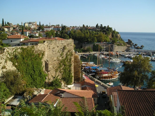 De stad Antalya in het zuiden van Turkije - Juergen L.