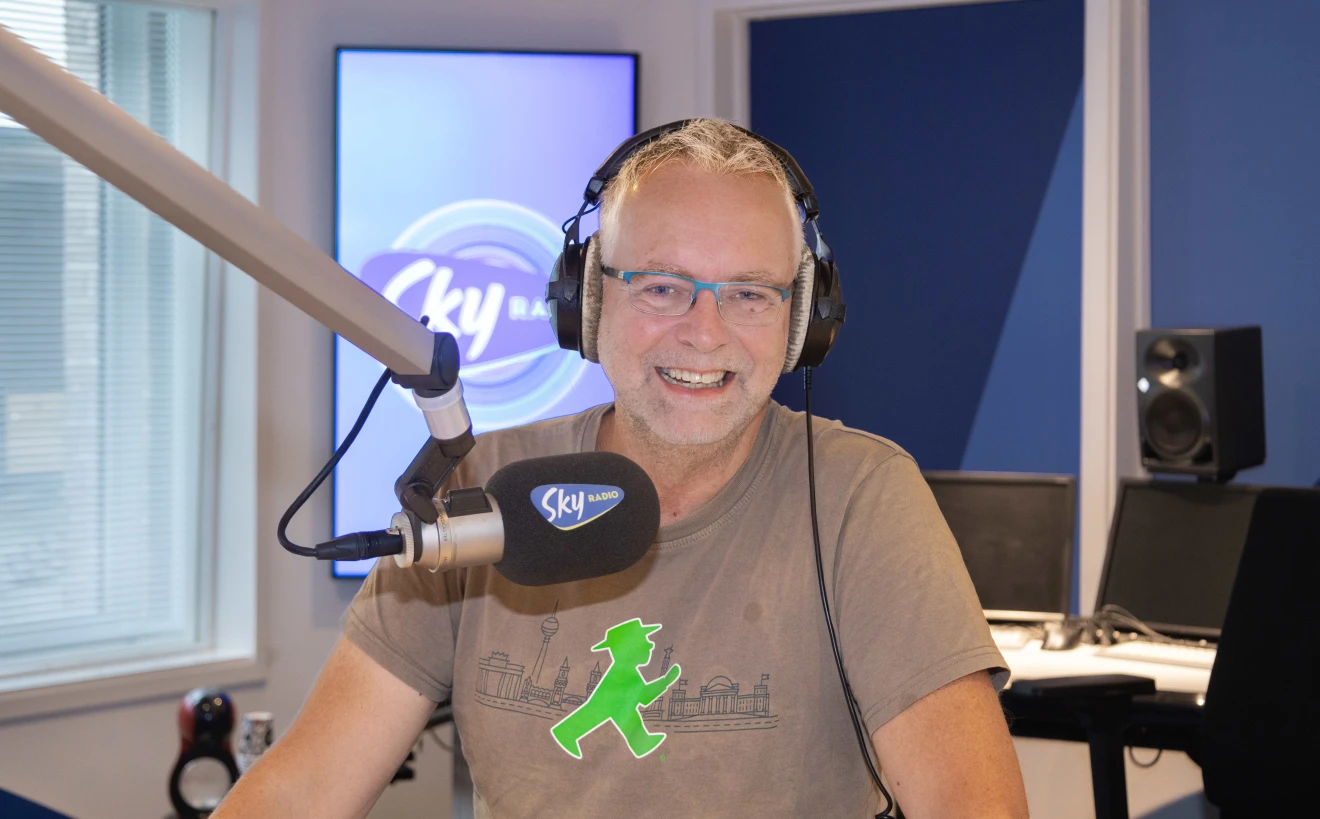 Reinout van den Born aan het werk bij Sky Radio