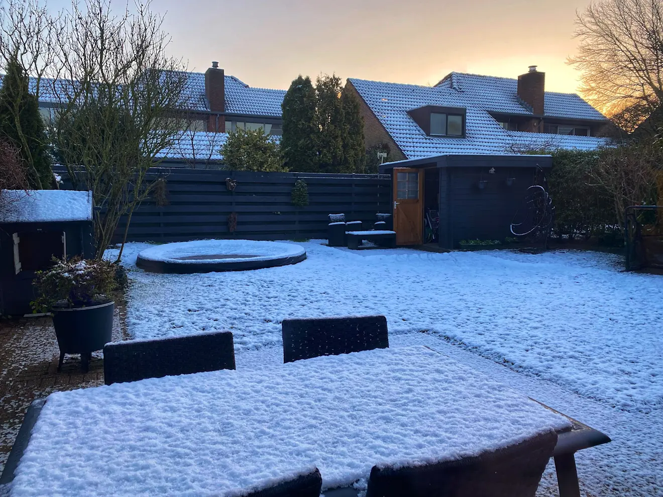 In Stiphout begon de dag gisteren wit, door nog wat sneeuw in de voorgaande nacht - Arjan Ehlert