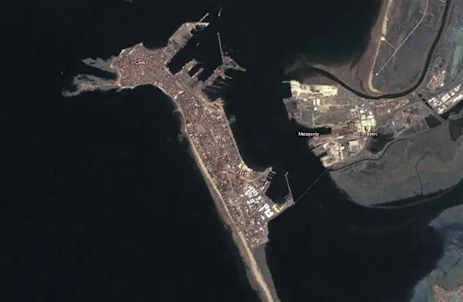 Cádiz, gezien vanuit de satelliet.