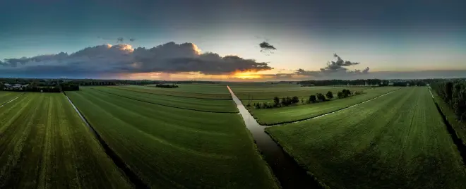 Een wolk schuift voor de zon, maar het is wel een mooi gezicht - John Oomen