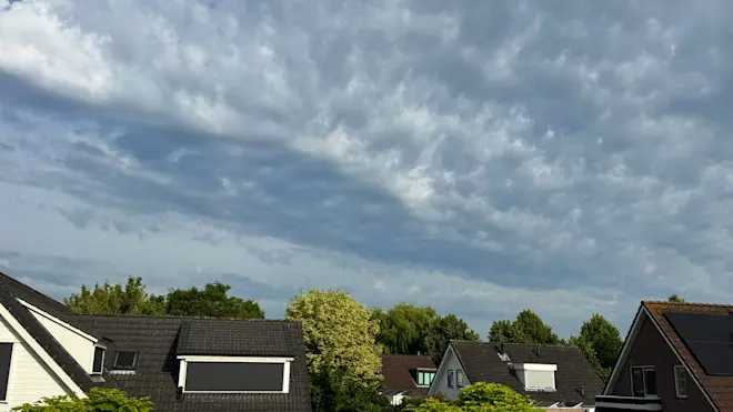 Toenemende onstabiliteit vanochtend boven het westen van het land, op nadering van de koelere lucht die vandaag ons land verovert - Jolanda Bakker