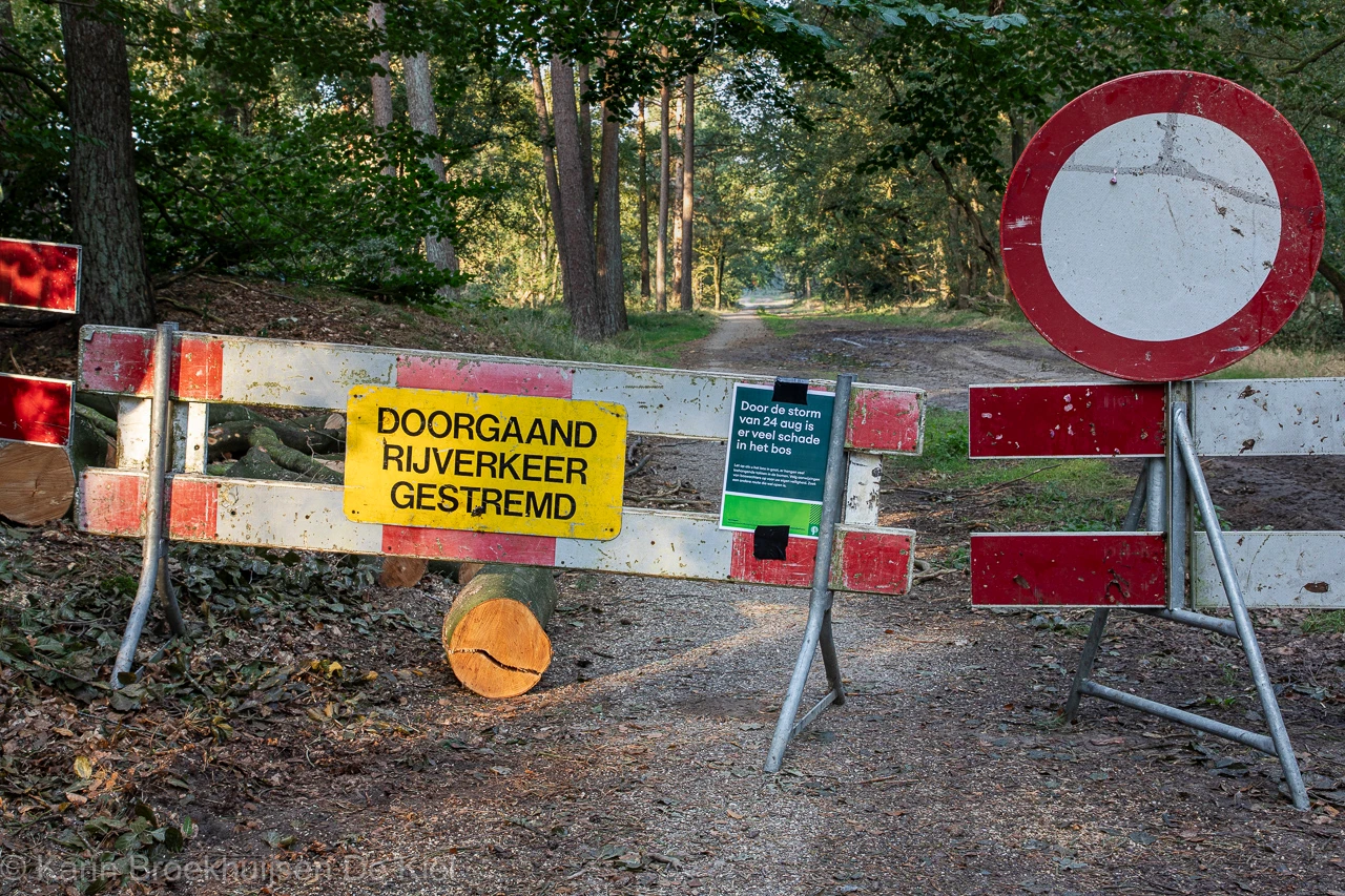 Er wordt massaal opgeruimd. Daarom is de toegang op diverse plaatsen afgesloten - Karin Broekhuijsen