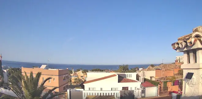 Aan de Costa del Sol scheen de zon vanochtend volop. Het wordt er vandaag 26 graden - foto webcam