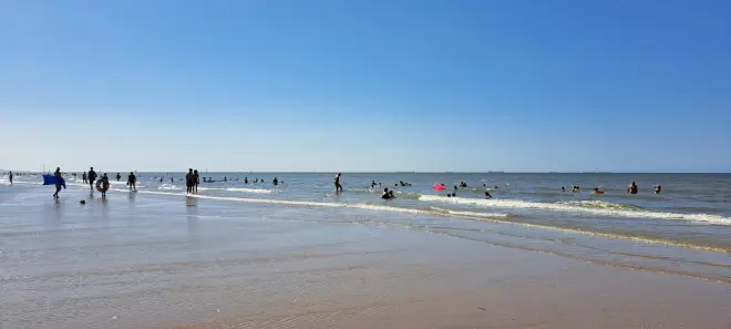 Verkoeling vind je vandaag alleen bij en in het water - Grieta Spannenburg