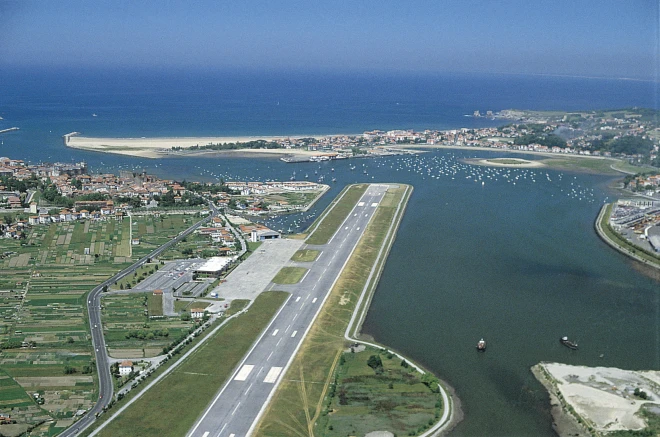 Het vliegveld van San Sebastian in Hondarribia in het noorden van Spanje was gisteren de natste plaats op het Iberisch schiereiland - Mikel Arrazolo