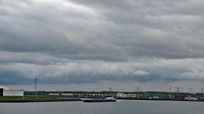 Door kustconvergentie kunnen de buien aan zee de komende nacht en morgen erg veel regen brengen - Simone Genna