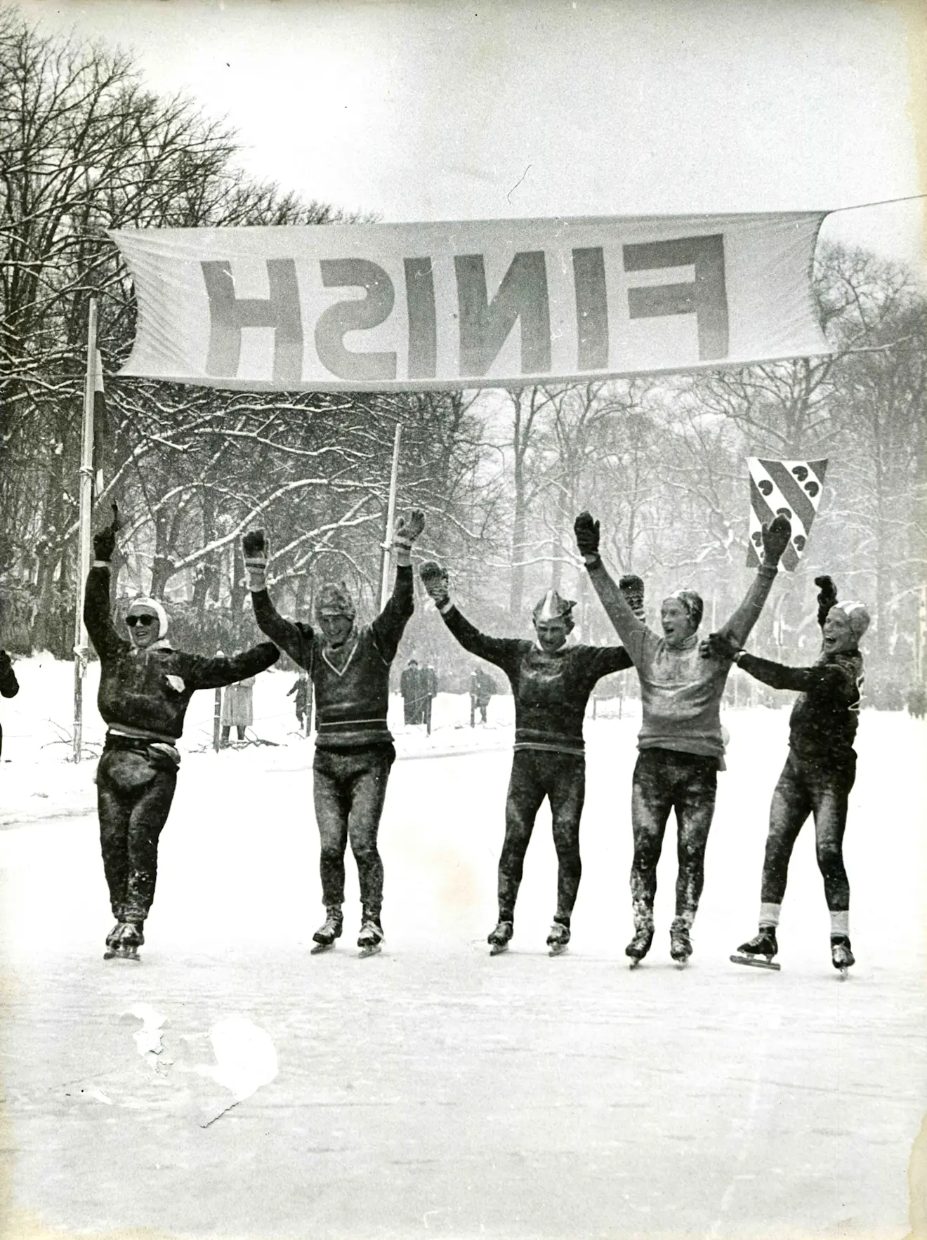 De aankomst van de Elfstedentocht in 1956. Er was geen winnaar - Wikipedia