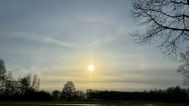 Een kring om de zon kondigde gisteren de weersverandering van vandaag al aan - Jolanda Bakker