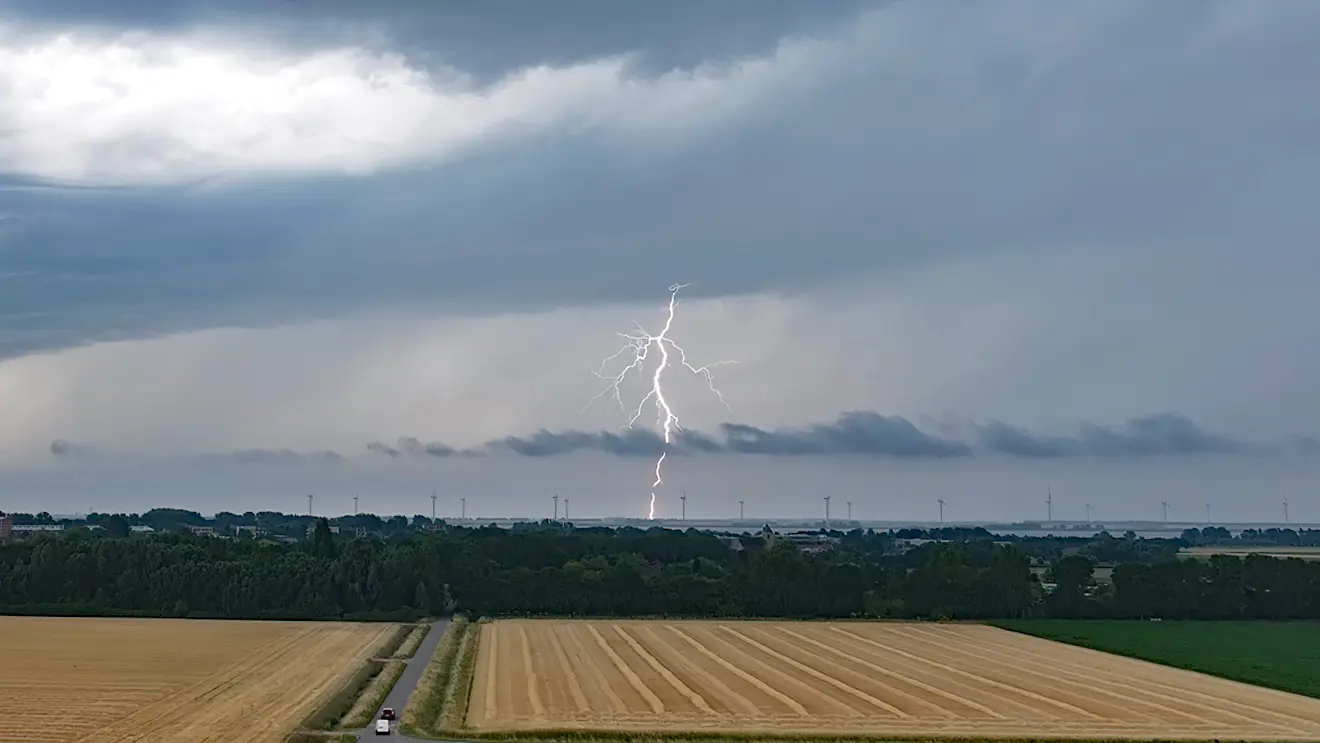 Hoog onweer boven Zuidwest-Nederland - Simone Wiersma