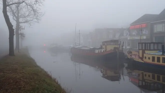 De dag startte in grote delen van het land met mist, zoals hier in Friesland - Albert Thibaudier