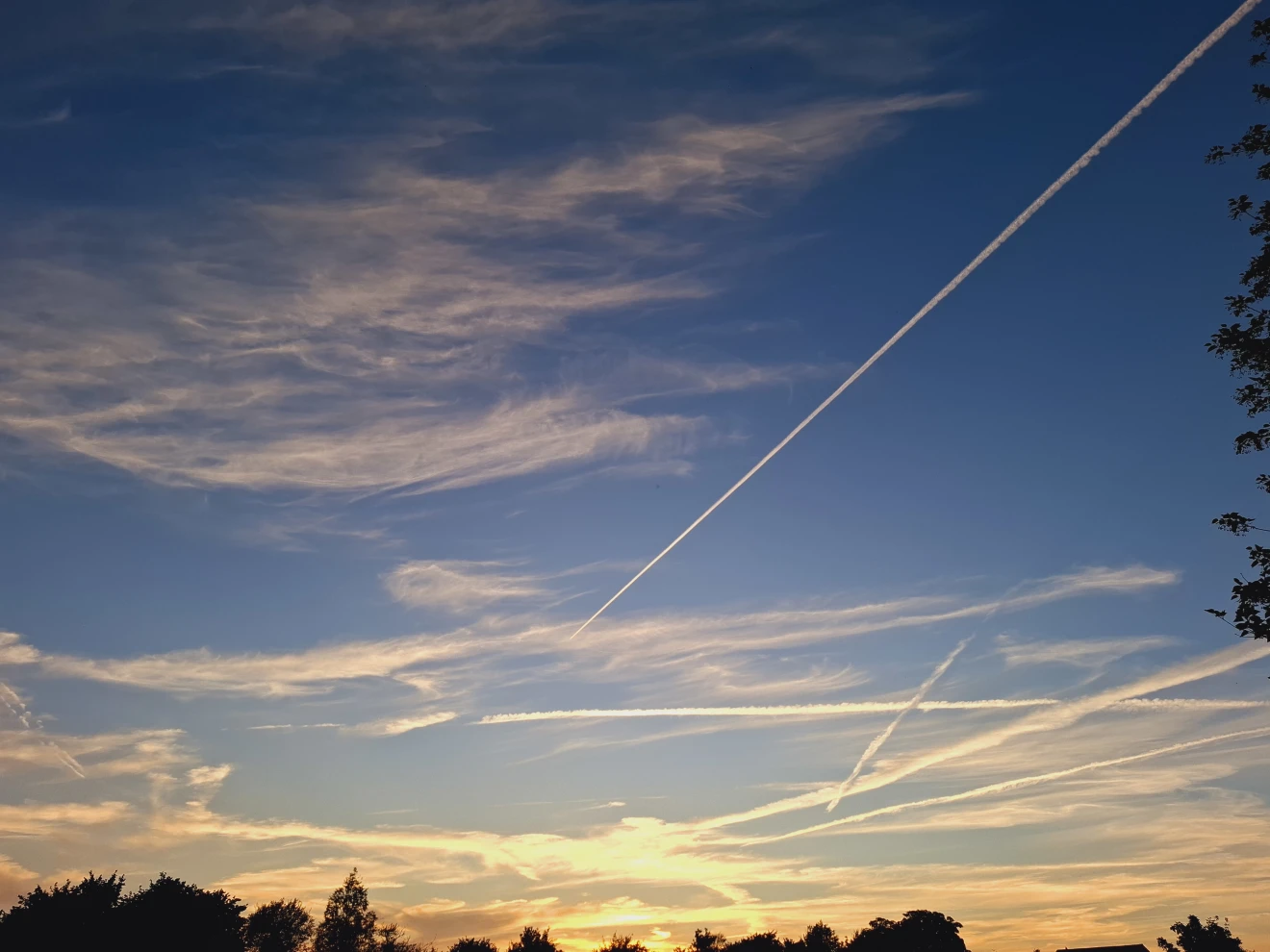 Er zit tekening in de lucht - Tinus Beckers