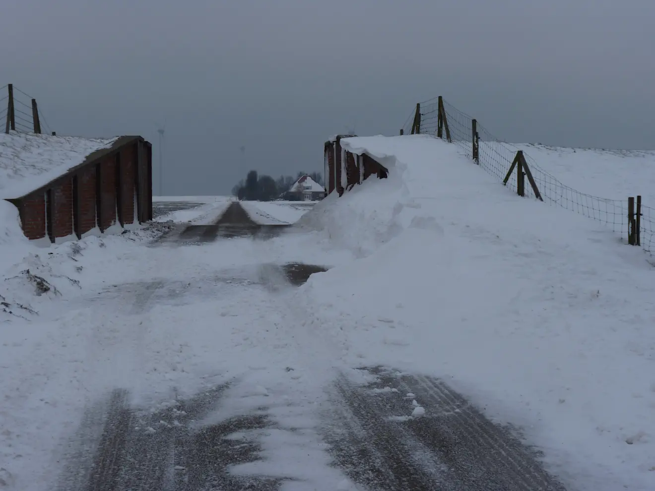 Stuifsneeuw in het Groningse land - Jannes Wiersema