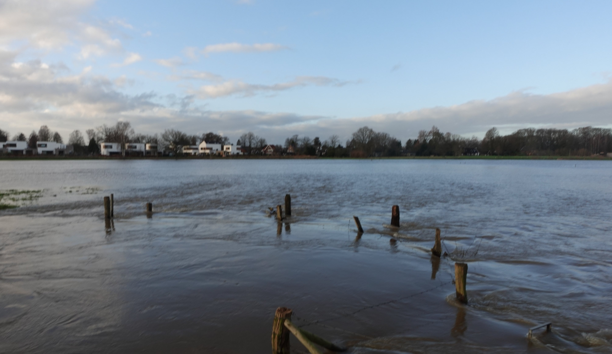 Dan een kleine rivier, nu een watervlakte - Tonny Morsink