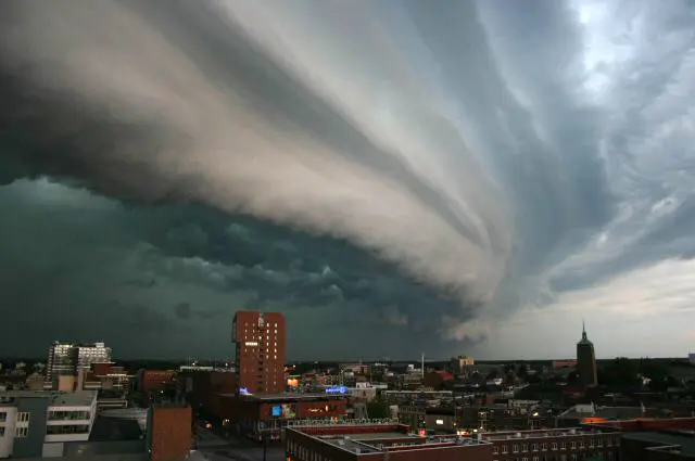 Zwaar onweer boven Oost-Nederland - John Kerstholt.