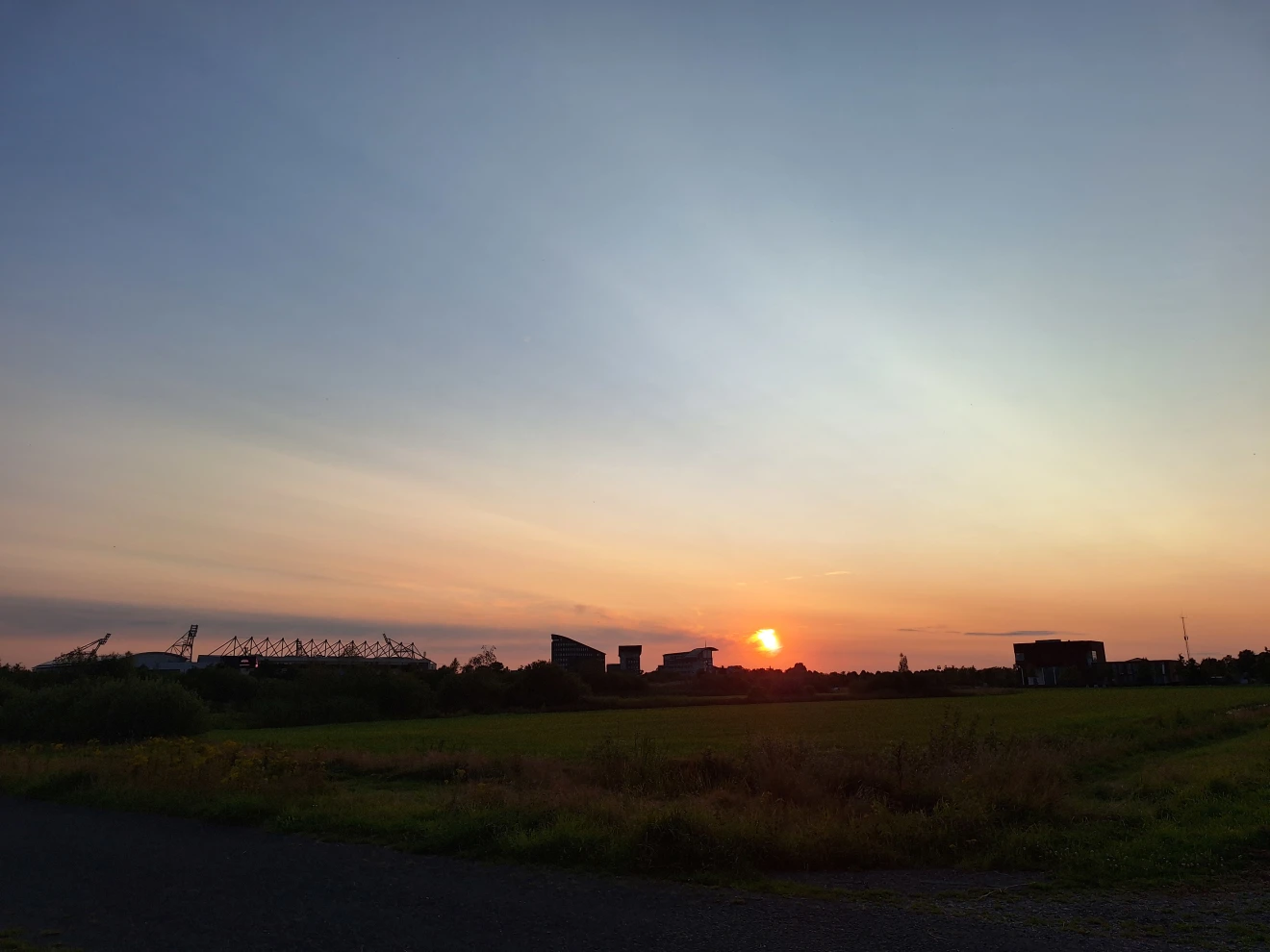 Ook in Nederland is de rook van de Canadese bosbranden af en toe in de lucht te zien, zoals hier tijdens de zonsondergang in Heerenveen - Tjitske Wiebenga.