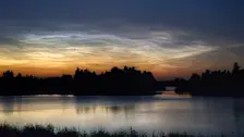 Lichtende nachtwolken, gezien vanuit de omgeving van het Vossenmeer, nabij Dronten - Jannine Sanders.