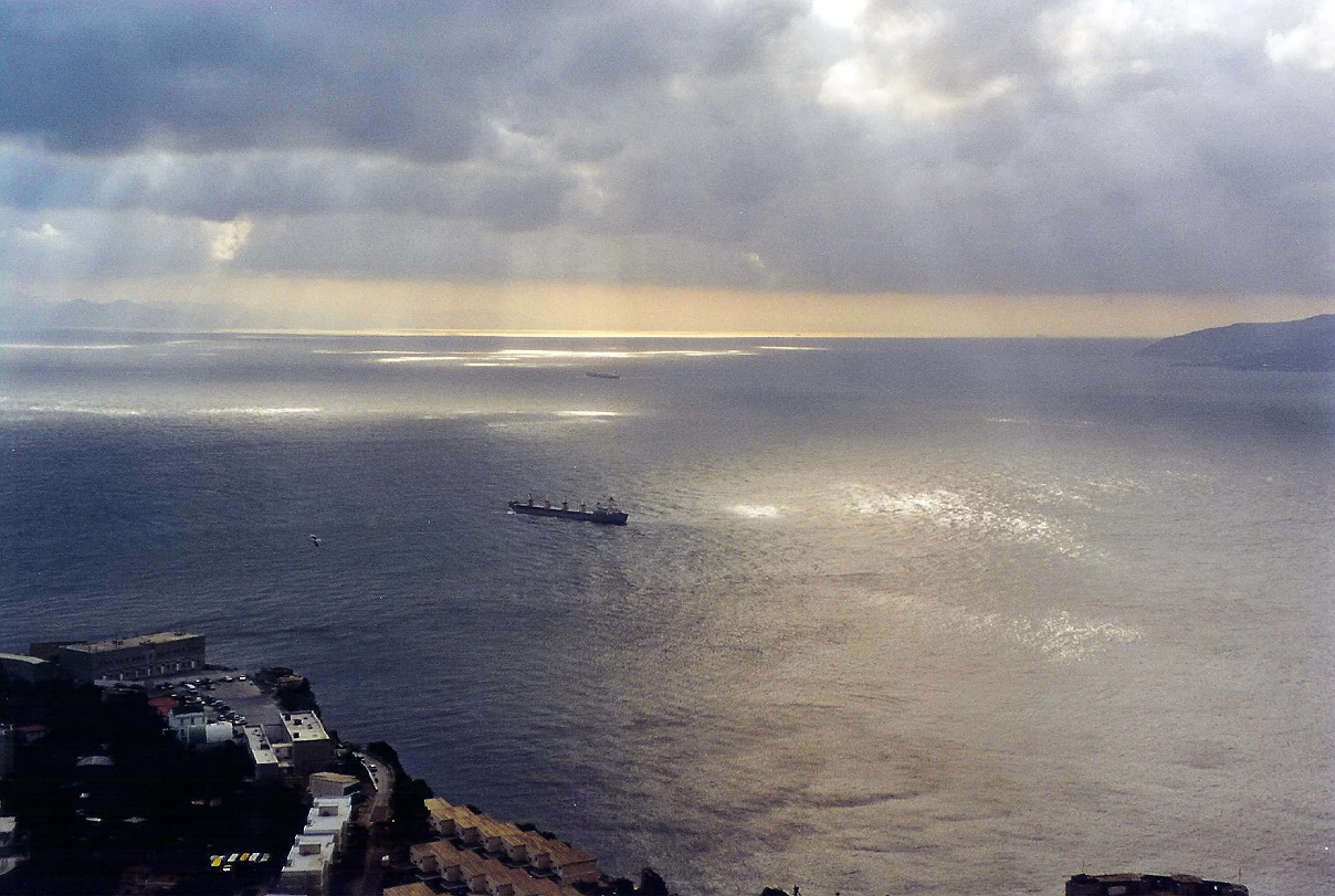 De ingang naar de Middellandse Zee bij Gibraltar - Andreas Meck