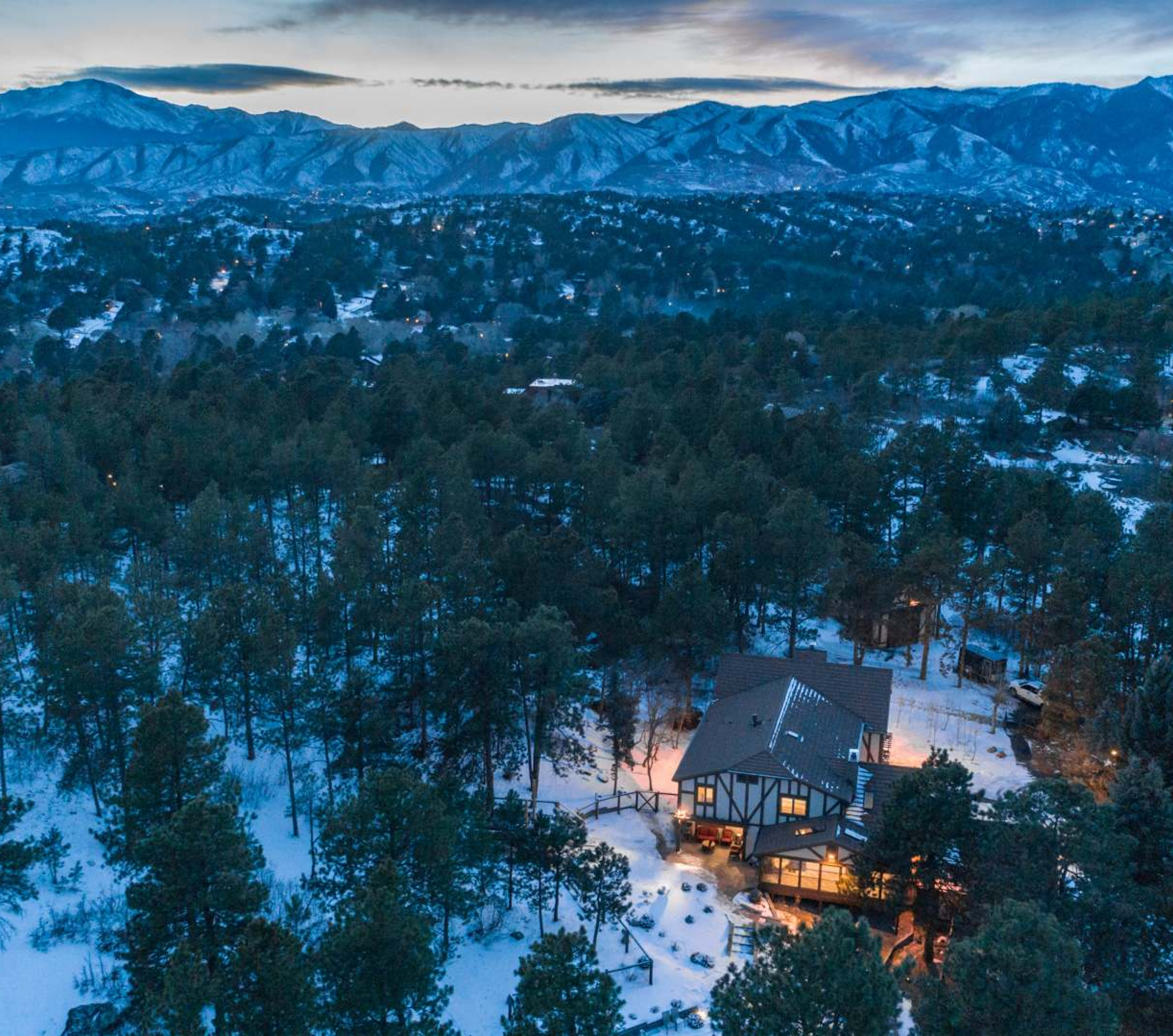 Poe Manor - Luxury Short-term Rental In Colorado Springs