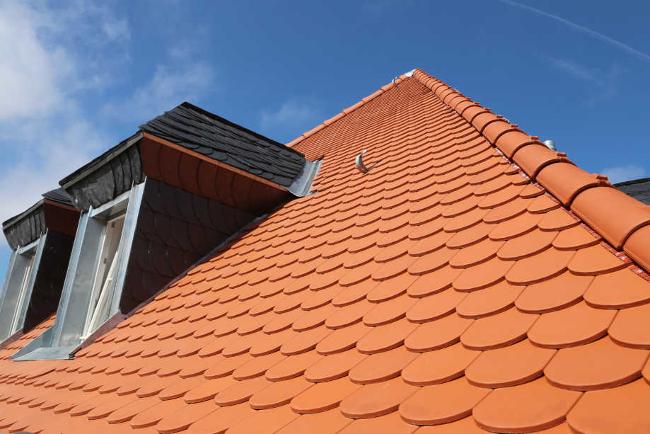 Klassische Dacheindeckung mit dem Biberschwanzziegel.