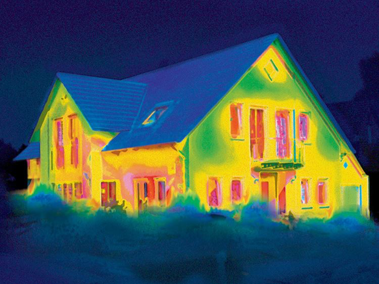 Ein Wärmebild zeigt die Energieeffizienz des Hauses an.