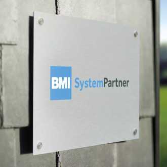 Hausschild des BMI SystemPartner Clubs