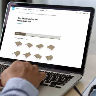 Ansicht des Metallplatten-Kalkulators auf einem Laptop von BMI Deutschland.