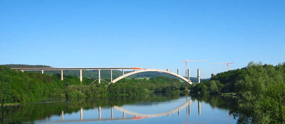 Straßenbrücke von Vedag.