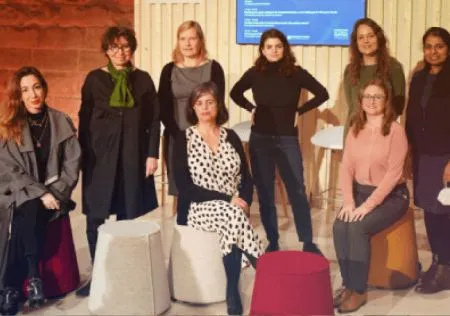 Foto de grupo de mulheres a posar