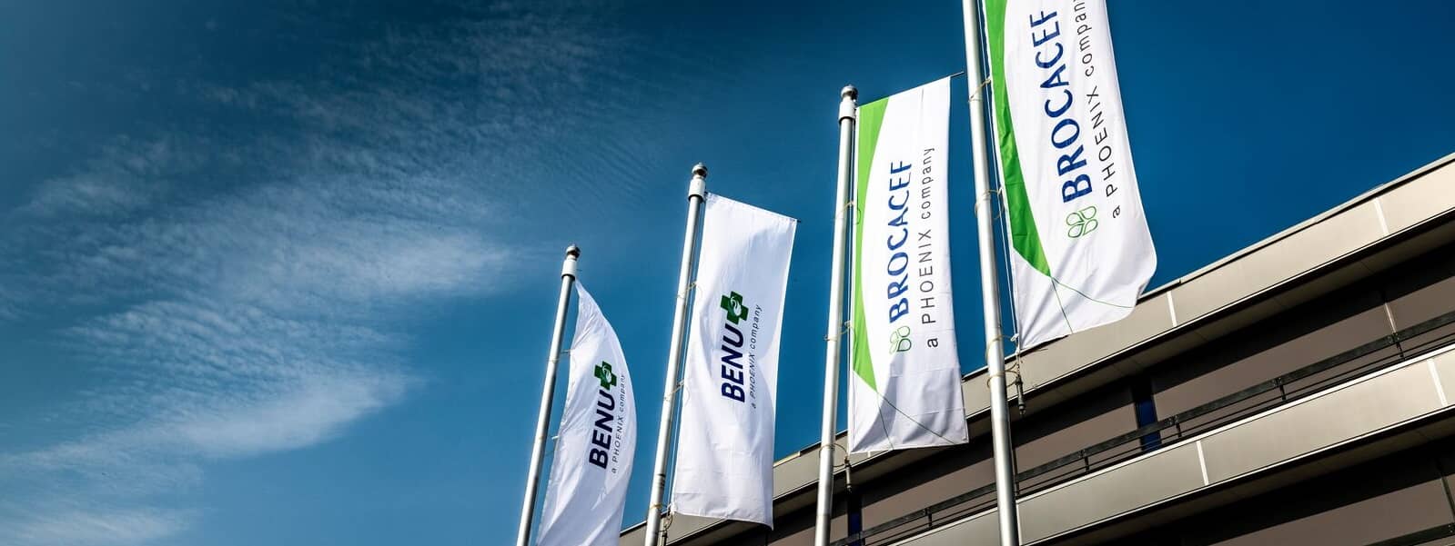 Vlaggen hoofdkantoor Brocacef Groep