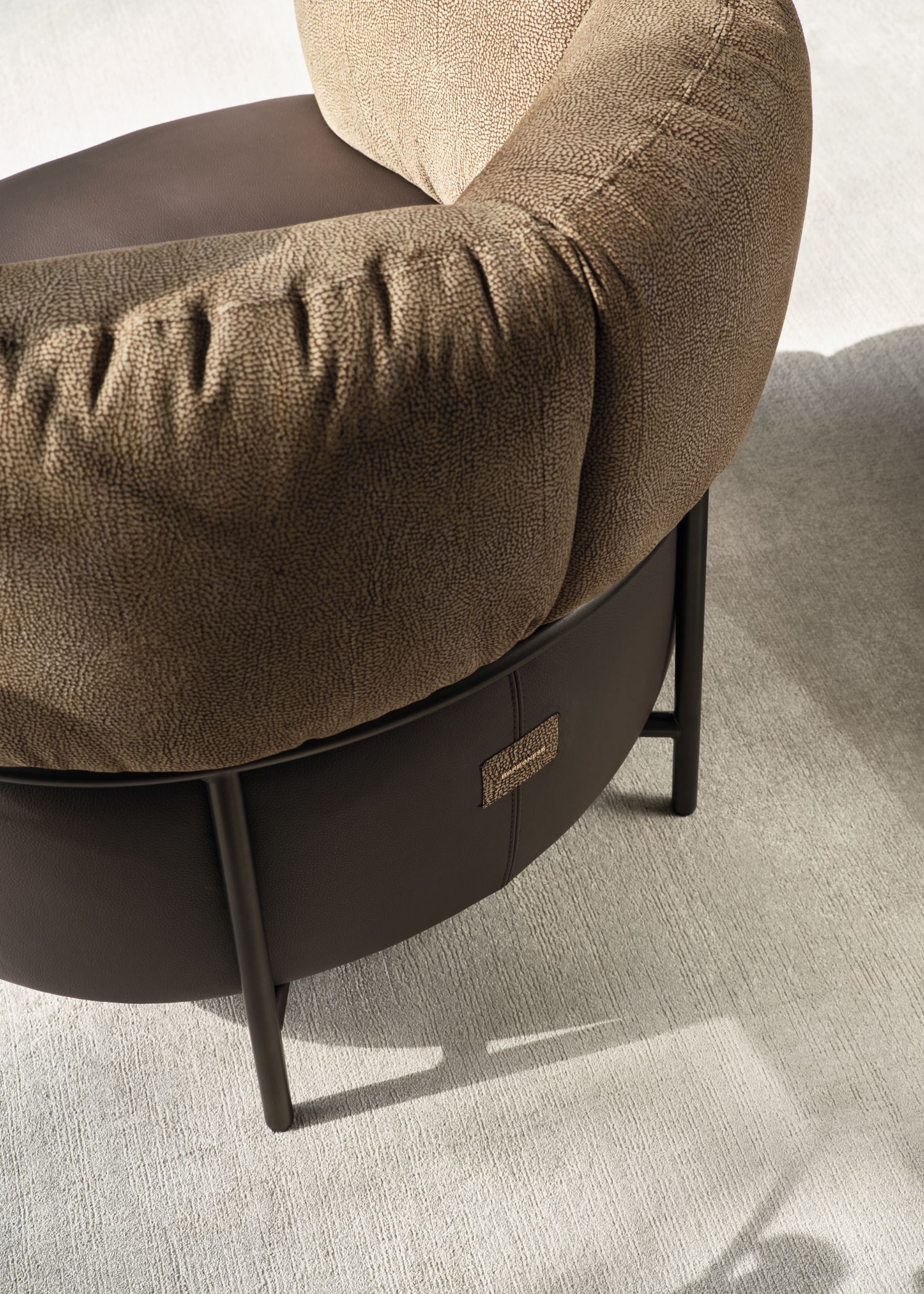 COMPONENT_SCROLLABLE_HERO_CARD_Borbonese x Calligaris_3