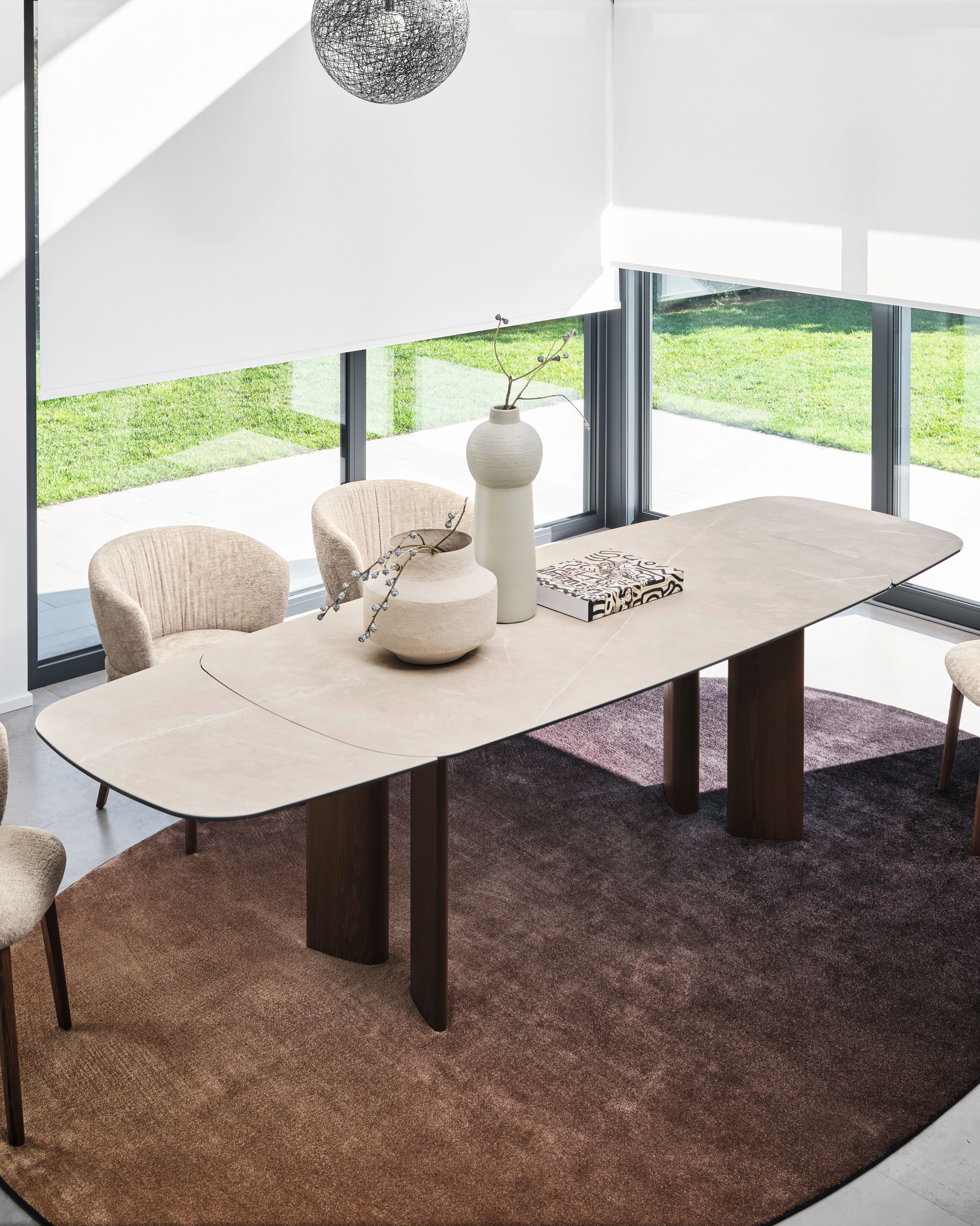 Sandy Table and Glen chairs by Calligaris