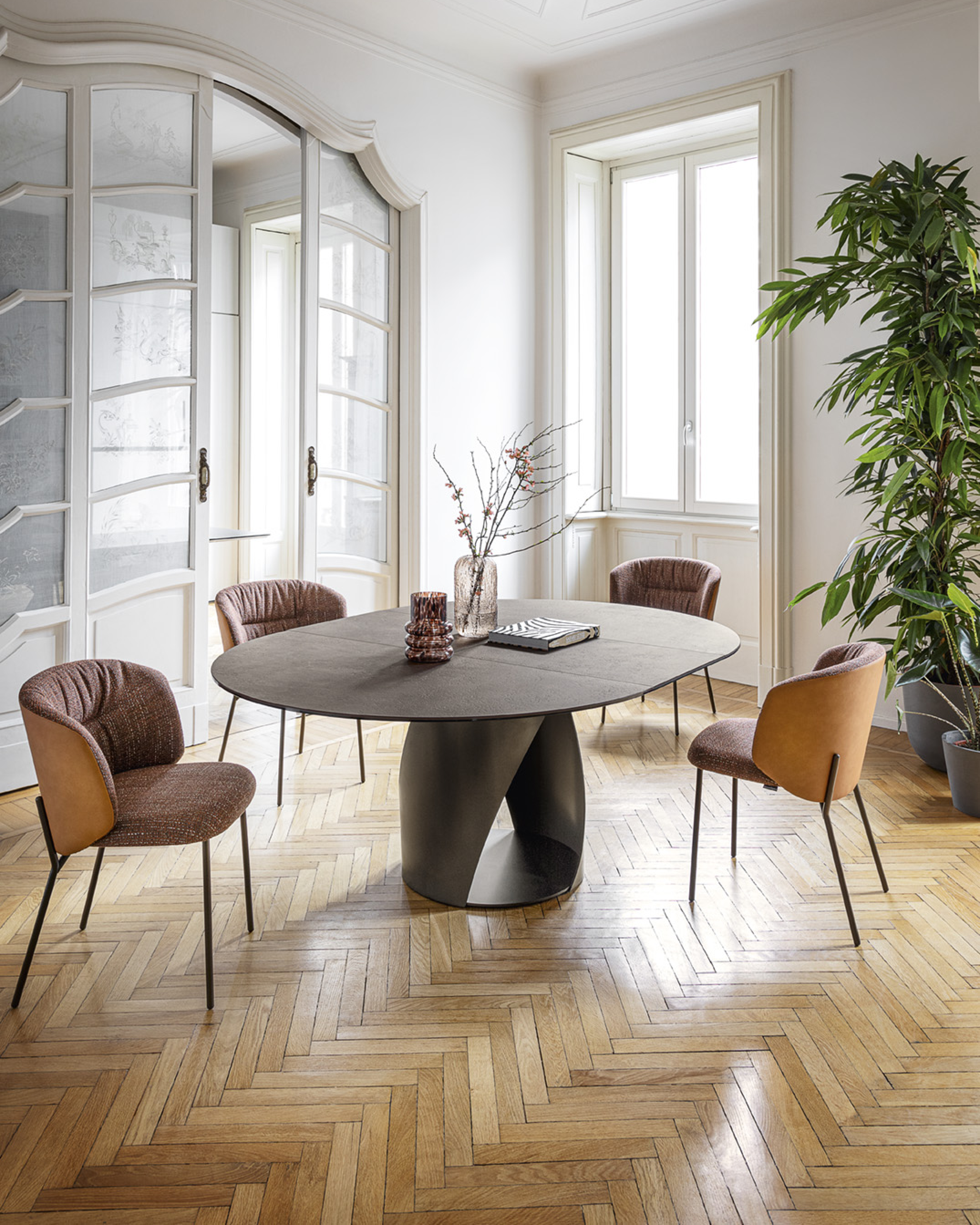 Cyclone Table and sweel chairs