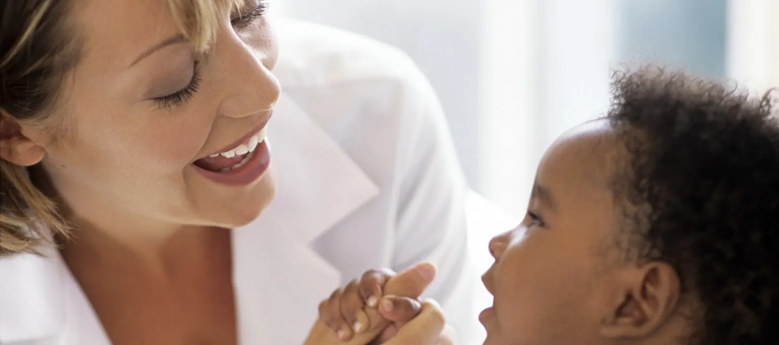 Bébé Chez Le Dentiste: Tout Ce Qu'il Faut Savoir | Pampers