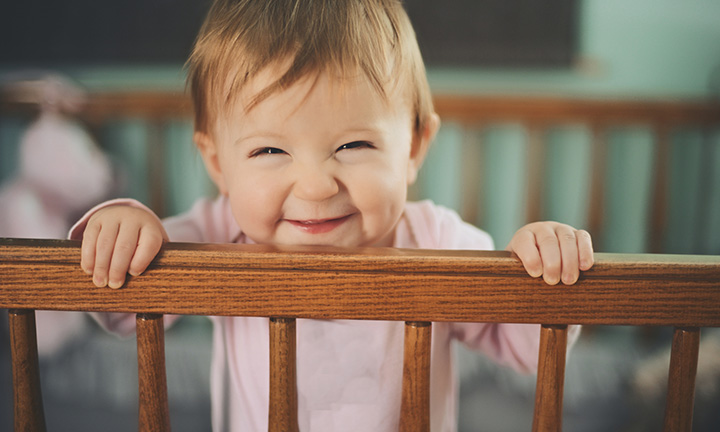 18 mois de bébé : visite médicale & examen de santé - Pampers FR