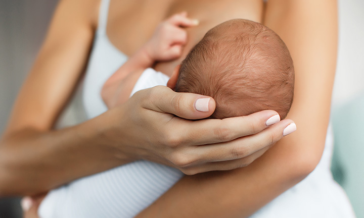 Peut-on remettre le lait maternel au frigo ? - Bébé passion