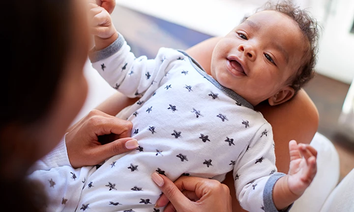 Premier Sourire Bebe A Quel Age A T Il Lieu Pampers